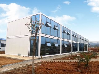 如果在工地使用臨時住房，選擇這個集裝箱房，